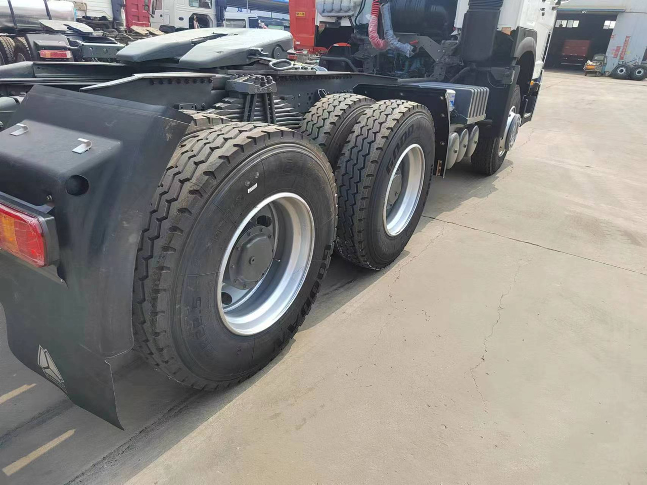 SINOTRUK Trailer head - Tracteur routier: photos 2 SINOTRUK Trailer head - Tracteur routier: photos 2