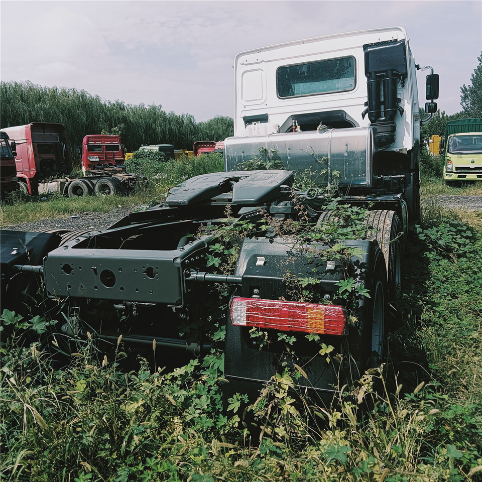 SINOTRUK Trailer head - Tracteur routier: photos 4 SINOTRUK Trailer head - Tracteur routier: photos 4