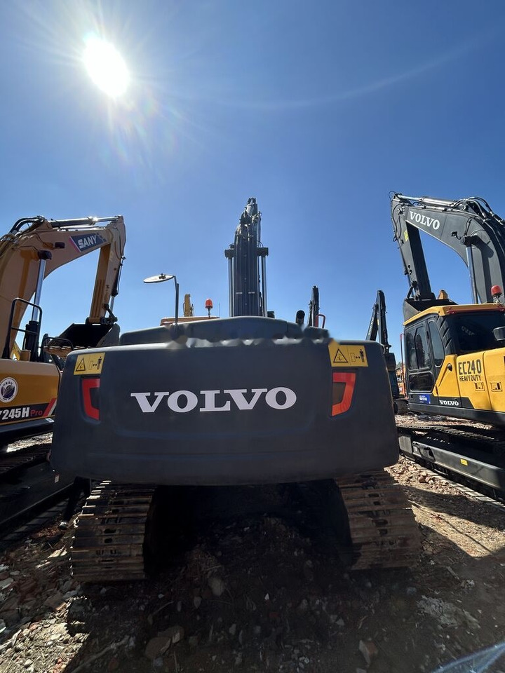 Volvo EC240 - Pelle sur chenille: photos 1 Volvo EC240 - Pelle sur chenille: photos 1