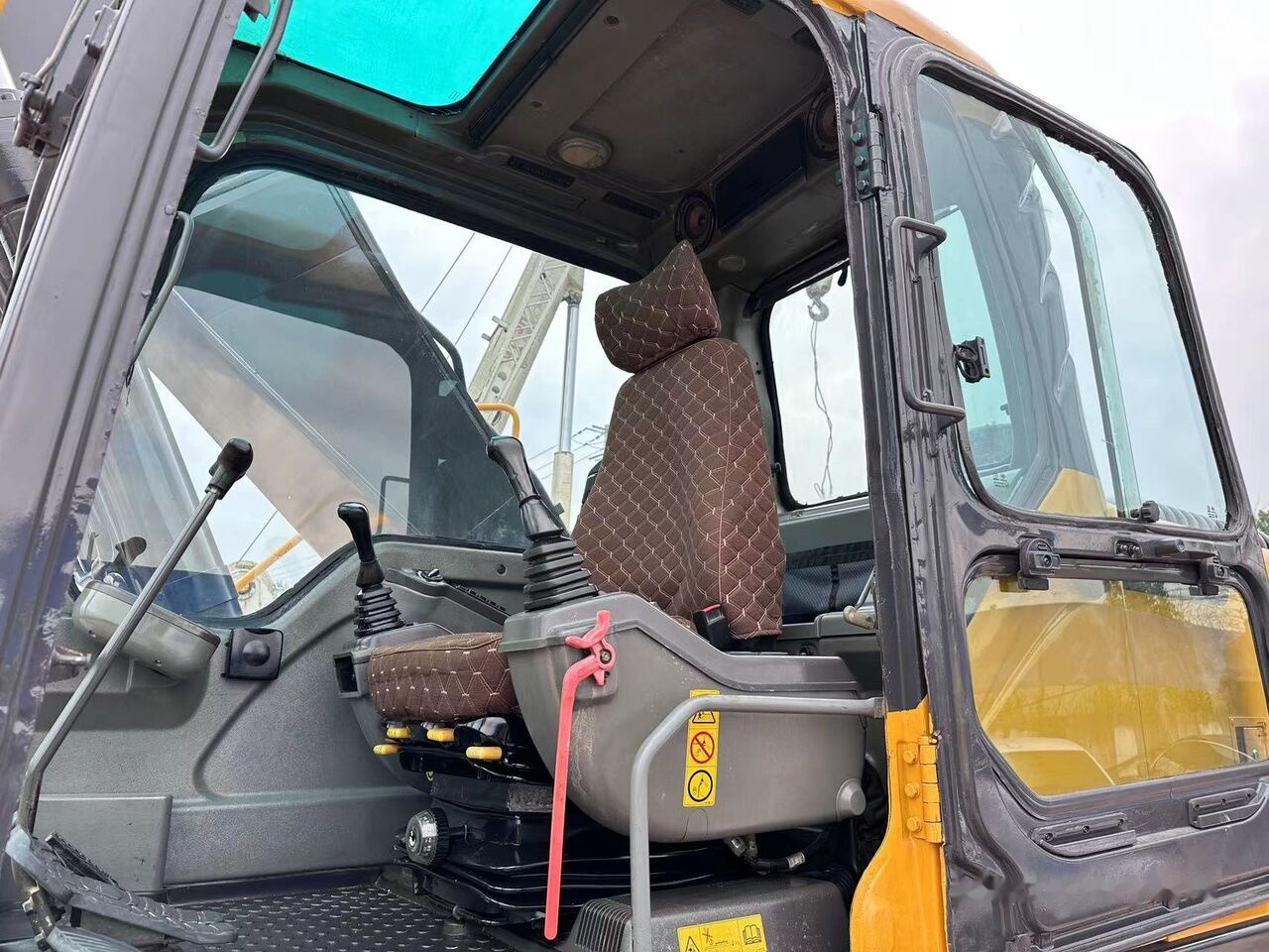Volvo EC240D - Pelle sur chenille: photos 3 Volvo EC240D - Pelle sur chenille: photos 3