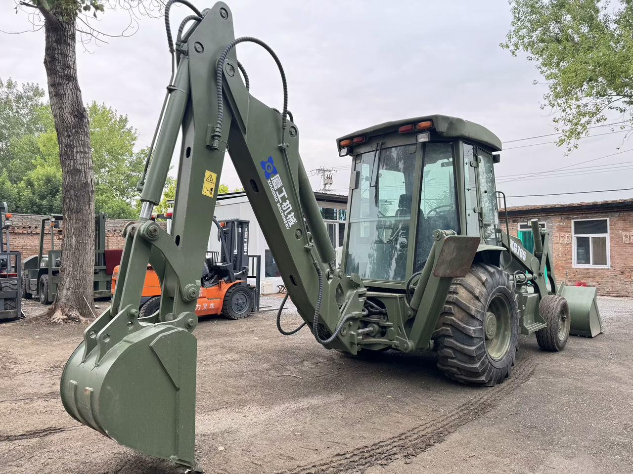 XIAGONG XG765 - Tractopelle: photos 3 XIAGONG XG765 - Tractopelle: photos 3