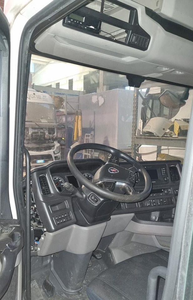 Cabina Scania NTG CR20H 2021 per R450 R550 etc. - Cabine pour Camion: photos 5 Cabina Scania NTG CR20H 2021 per R450 R550 etc. - Cabine pour Camion: photos 5