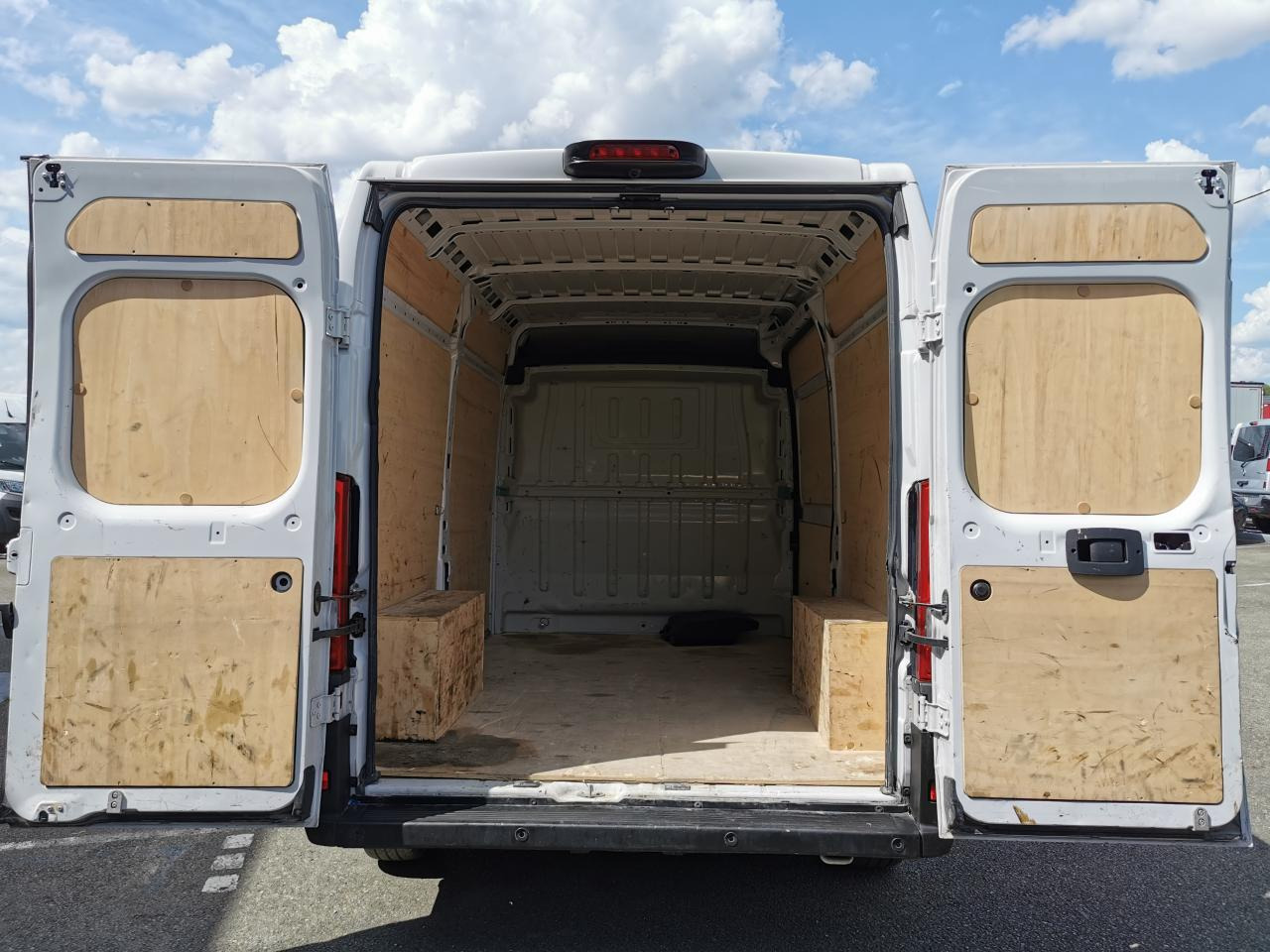 CITROEN Jumper 3.5t L2H2 2.2 HDi S&S - 140 III FOURGON TOLE Fourgon Tolé 35 L2H2 PHASE 3 - Fourgon utilitaire: photos 3 CITROEN Jumper 3.5t L2H2 2.2 HDi S&S - 140 III FOURGON TOLE Fourgon Tolé 35 L2H2 PHASE 3 - Fourgon utilitaire: photos 3