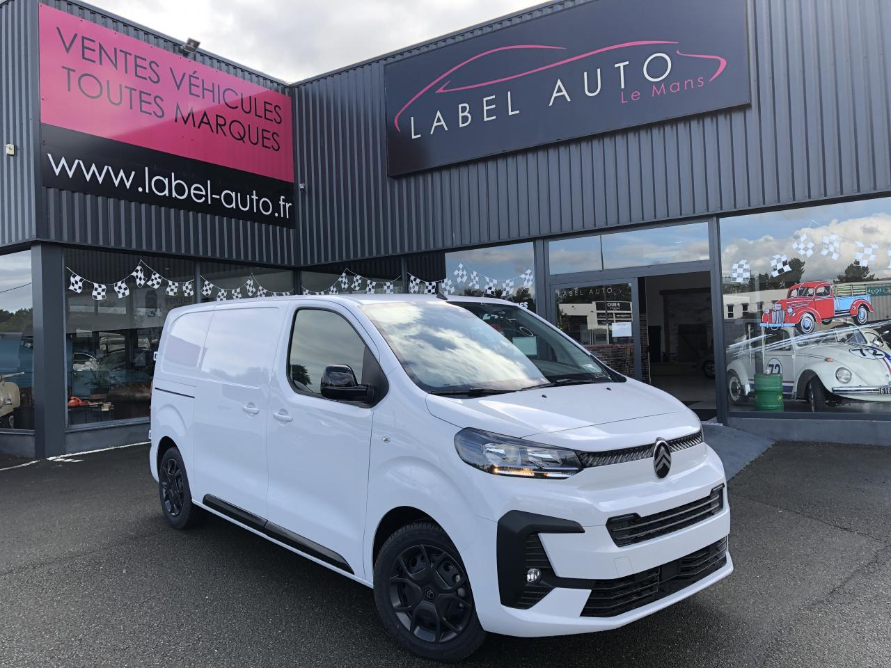 CITROEN Jumpy M 2.0 BlueHDi - 145 S&S - BV EAT8 III FOURGON . PHASE 2 - Fourgon utilitaire: photos 1 CITROEN Jumpy M 2.0 BlueHDi - 145 S&S - BV EAT8 III FOURGON . PHASE 2 - Fourgon utilitaire: photos 1