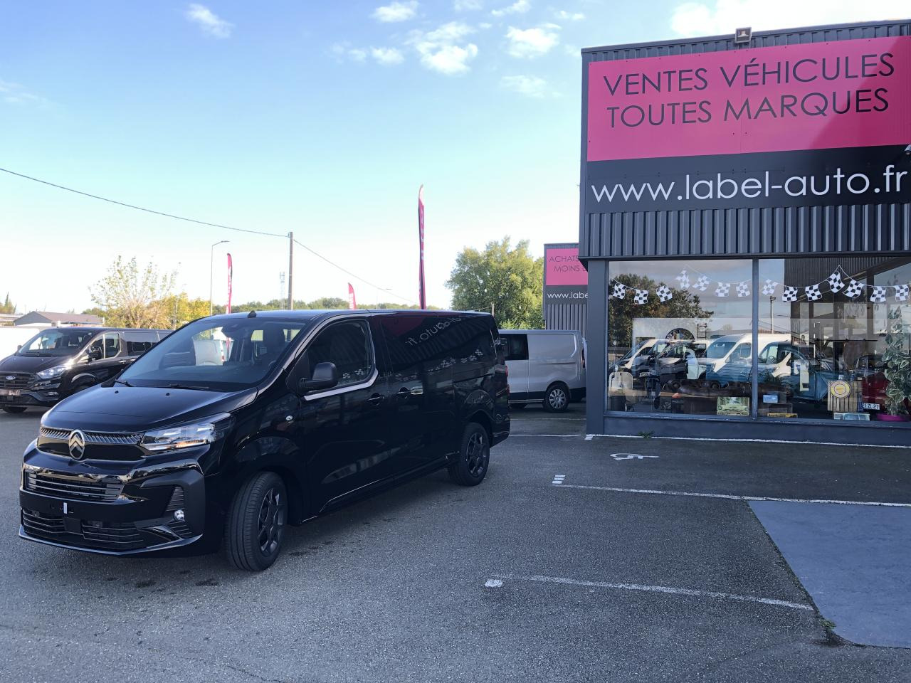 CITROEN Jumpy M 2.0 BlueHDi - 180 S&S - BV EAT8 III CABINE APPROFONDIE Cabine approfondie Fixe PHASE 2 - Fourgon utilitaire: photos 5 CITROEN Jumpy M 2.0 BlueHDi - 180 S&S - BV EAT8 III CABINE APPROFONDIE Cabine approfondie Fixe PHASE 2 - Fourgon utilitaire: photos 5