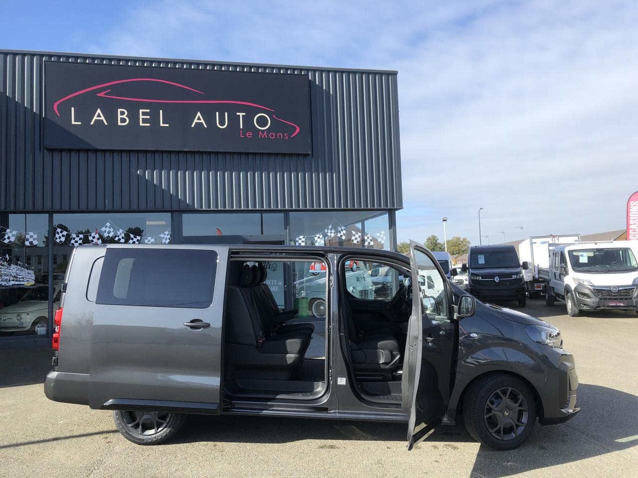 CITROEN Jumpy XL 2.0 BlueHDi - 180 S&S - BV EAT8 III CABINE APPROFONDIE Cabine approfondie Fixe PHASE 2 - Fourgon utilitaire: photos 3 CITROEN Jumpy XL 2.0 BlueHDi - 180 S&S - BV EAT8 III CABINE APPROFONDIE Cabine approfondie Fixe PHASE 2 - Fourgon utilitaire: photos 3