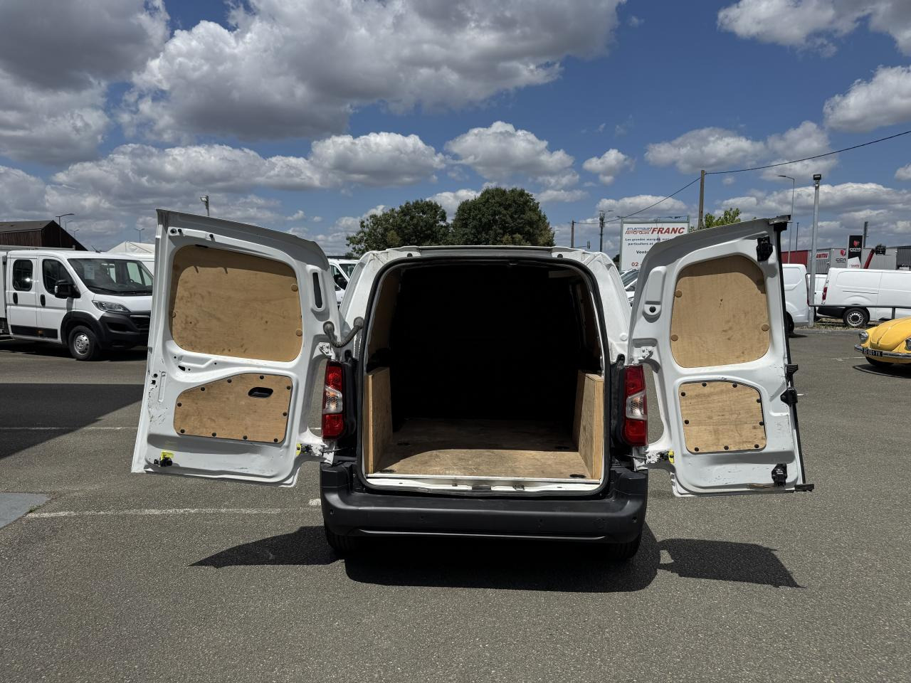 CITROEN berlingo M 650KG BLUEHDI 100 S&S DRIVER BVM5 - Fourgon utilitaire: photos 2 CITROEN berlingo M 650KG BLUEHDI 100 S&S DRIVER BVM5 - Fourgon utilitaire: photos 2