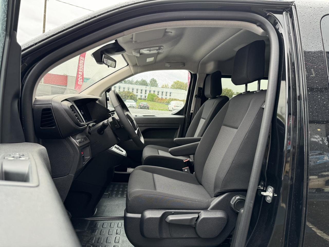 CITROEN jumpy M 2.0 BLUEHDI 180 S S EAT8 DOUBLE CABINE 5 PLACES - Fourgon utilitaire: photos 4 CITROEN jumpy M 2.0 BLUEHDI 180 S S EAT8 DOUBLE CABINE 5 PLACES - Fourgon utilitaire: photos 4