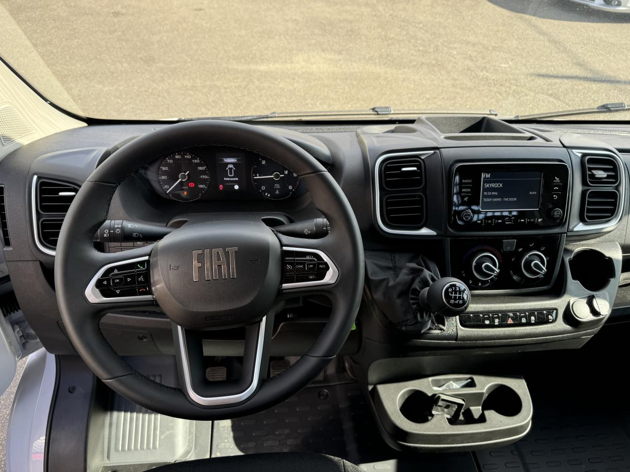 FIAT Ducato Maxi 3.5 XL 2.2 - 140 S&S III PLATEAU CABINE Plateau cabine Maxi 3.5 XL PHASE 4 - Utilitaire plateau: photos 5 FIAT Ducato Maxi 3.5 XL 2.2 - 140 S&S III PLATEAU CABINE Plateau cabine Maxi 3.5 XL PHASE 4 - Utilitaire plateau: photos 5