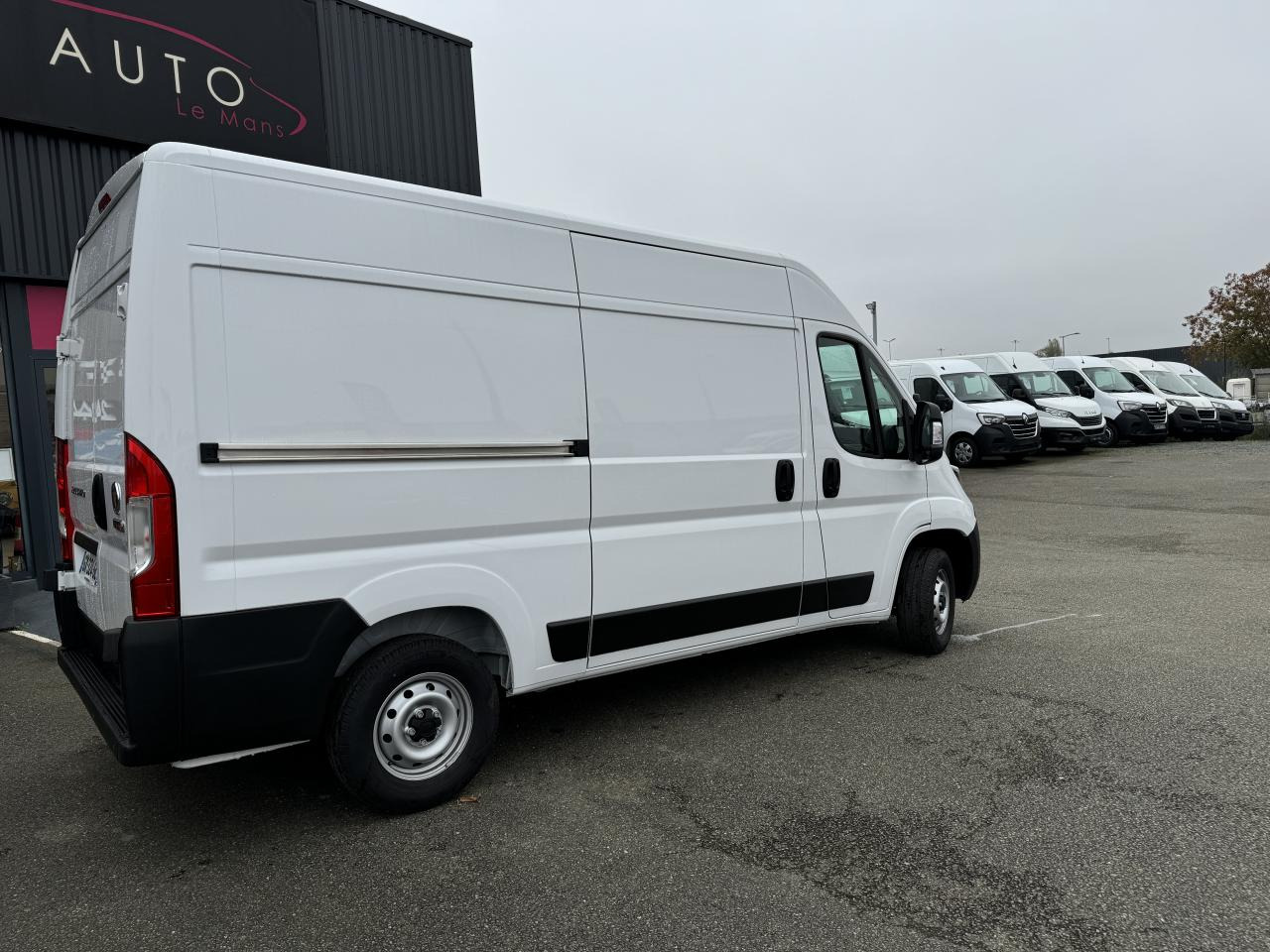 FIAT Ducato Tôlé 3.3 M H2 2.2 - 140 S&S III FOURGON TOLE Fourgon Tôlé 3.3 - Fourgon utilitaire: photos 5 FIAT Ducato Tôlé 3.3 M H2 2.2 - 140 S&S III FOURGON TOLE Fourgon Tôlé 3.3 - Fourgon utilitaire: photos 5