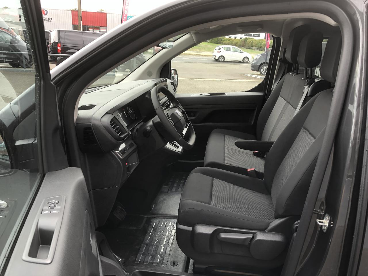FIAT SCUDO XL 2.0 HDI 180CH EAT-8 CABINE APPROFONDIE 6 PLACES - Utilitaire double cabine: photos 4 FIAT SCUDO XL 2.0 HDI 180CH EAT-8 CABINE APPROFONDIE 6 PLACES - Utilitaire double cabine: photos 4