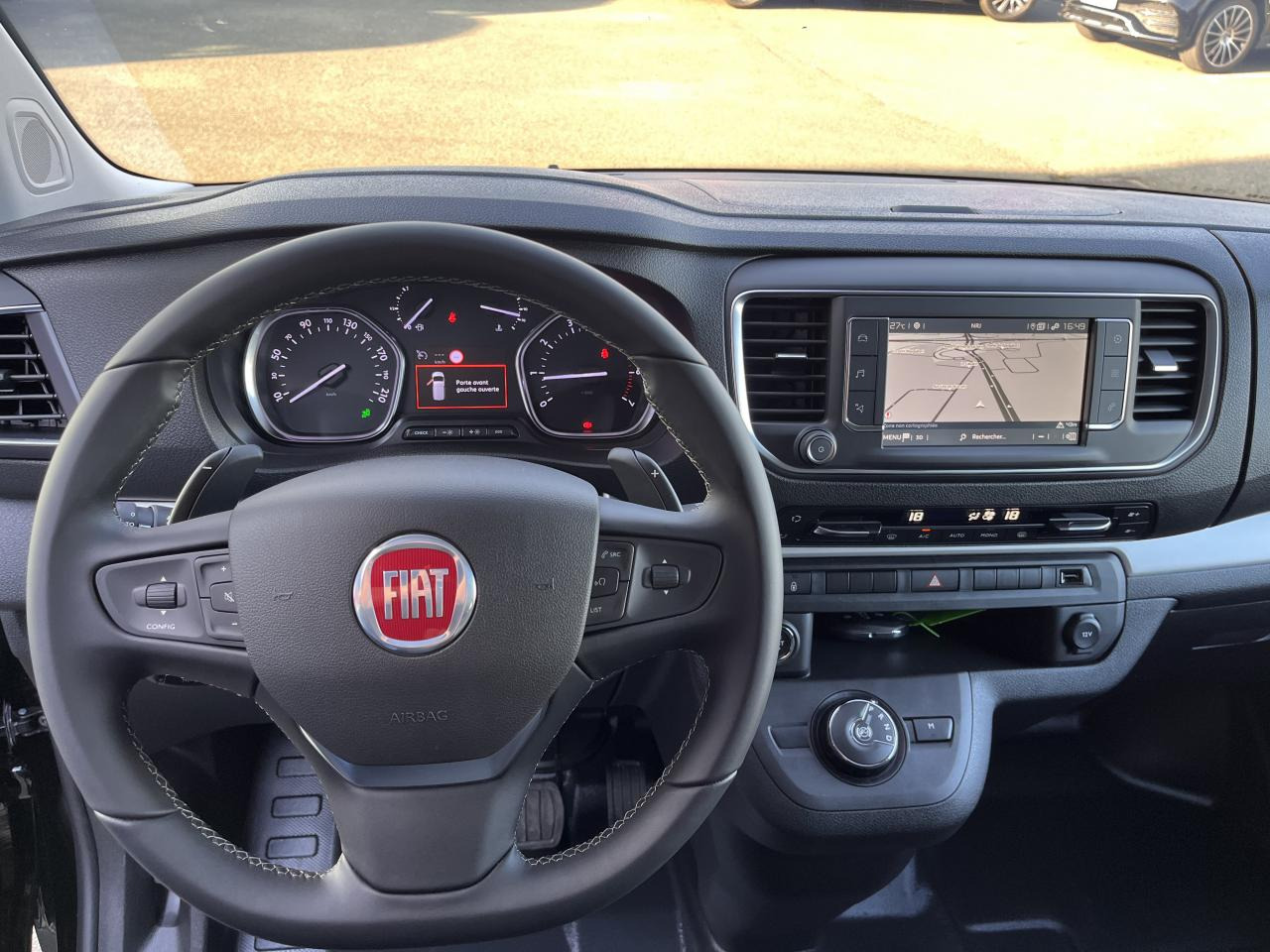 FIAT Scudo XL 2.0 BlueHDi - 180 S&S - BVA Cabine Approfondie 6 PLACES - Utilitaire double cabine: photos 4 FIAT Scudo XL 2.0 BlueHDi - 180 S&S - BVA Cabine Approfondie 6 PLACES - Utilitaire double cabine: photos 4