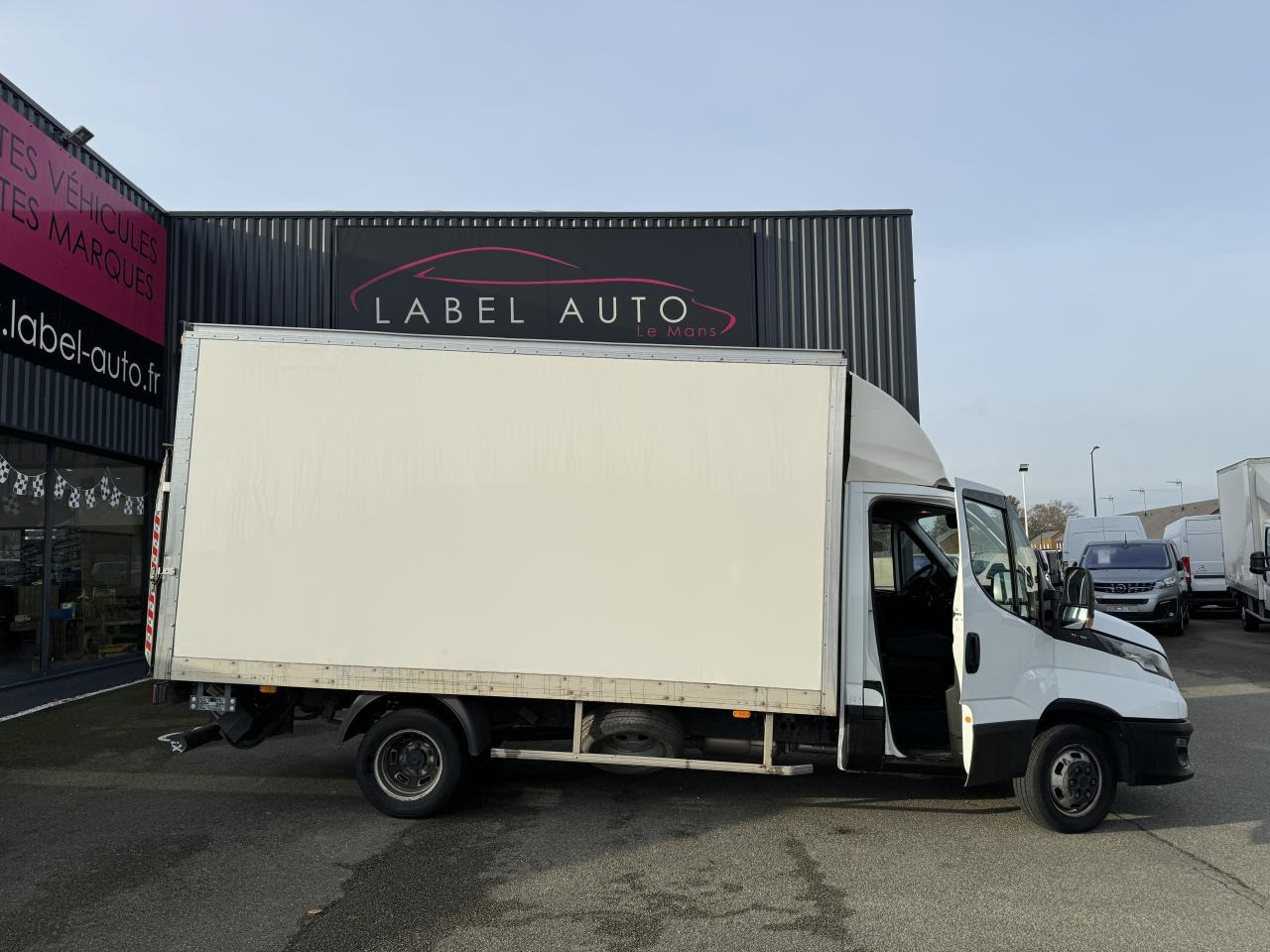 IVECO Daily 35 C 16H3.0 - BV Hi-Matic (Quad-Tor)  CHASSIS CABINE 2014 35C/35S Chassis cabine 35 C Epmt.4.1 - Fourgon grand volume: photos 1 IVECO Daily 35 C 16H3.0 - BV Hi-Matic (Quad-Tor)  CHASSIS CABINE 2014 35C/35S Chassis cabine 35 C Epmt.4.1 - Fourgon grand volume: photos 1