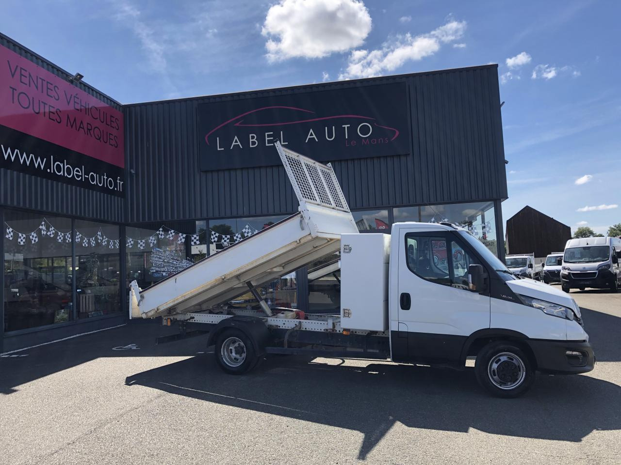 IVECO Daily 35C14 3T5 BENNE + COFFRE RJ 2.3L 140CH - Utilitaire benne: photos 1 IVECO Daily 35C14 3T5 BENNE + COFFRE RJ 2.3L 140CH - Utilitaire benne: photos 1