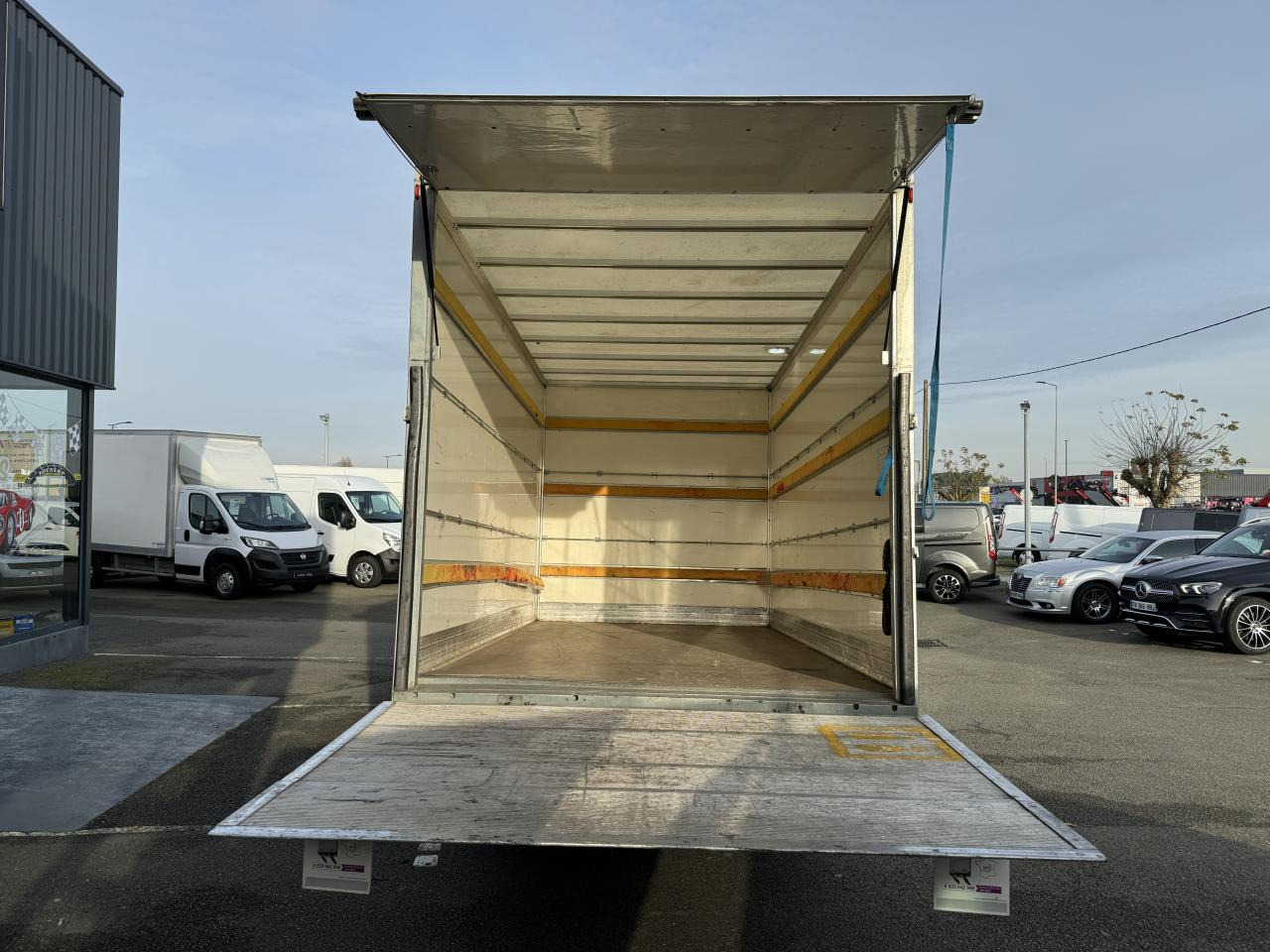 IVECO Daily 35C16 CAISSE HAYON 20M3 RJ 3.0L 160CH - Fourgon grand volume: photos 3 IVECO Daily 35C16 CAISSE HAYON 20M3 RJ 3.0L 160CH - Fourgon grand volume: photos 3