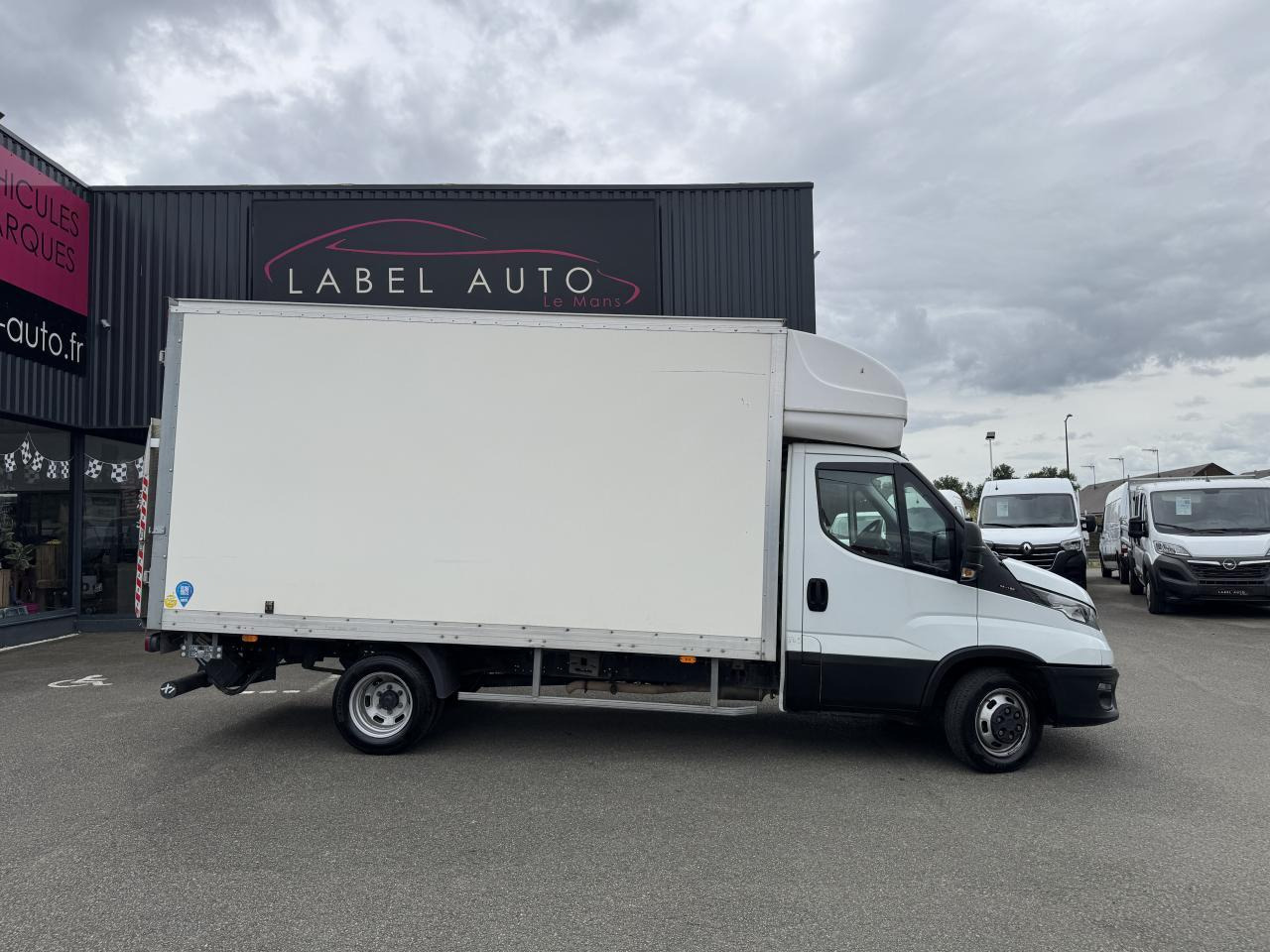 Iveco Daily 35 C 16 CAISSE HAYON 20M3 - Fourgon grand volume: photos 1 Iveco Daily 35 C 16 CAISSE HAYON 20M3 - Fourgon grand volume: photos 1