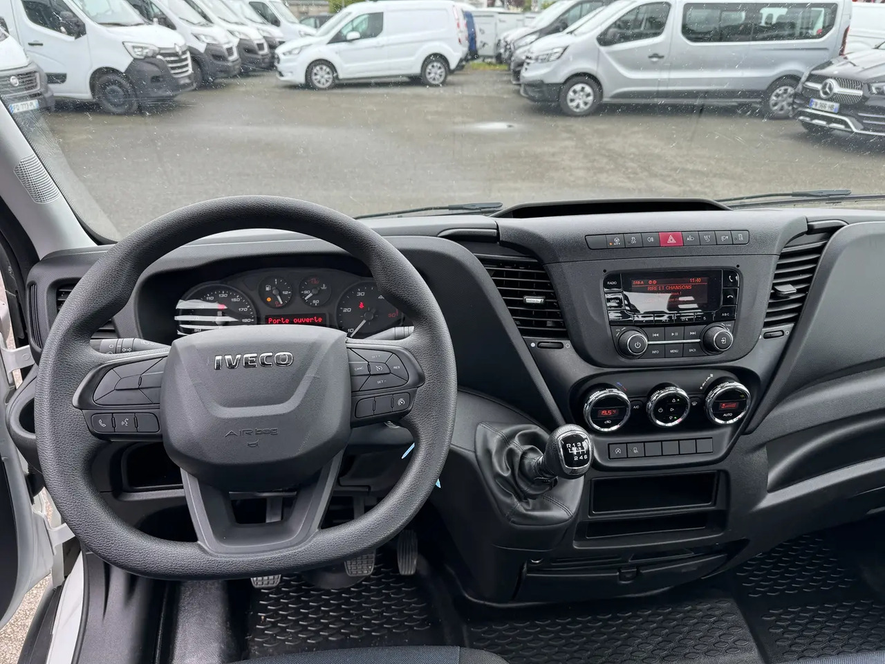 Iveco Daily 35C16H3.0 EMPATTEMENT 4100 - Remorqueuse: photos 4 Iveco Daily 35C16H3.0 EMPATTEMENT 4100 - Remorqueuse: photos 4
