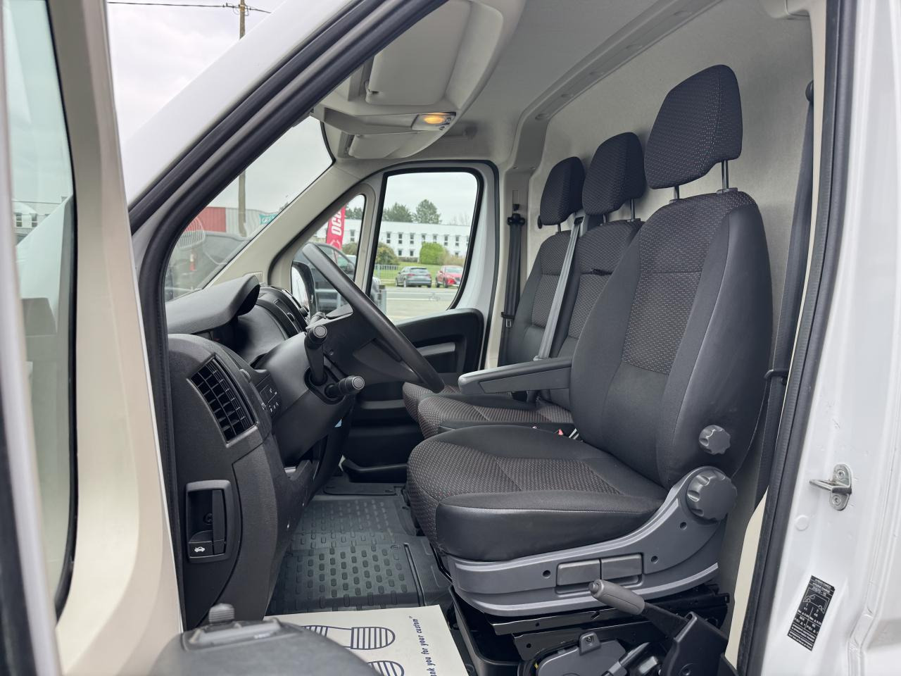 PEUGEOT BOXER 3T3 L3H2 2.2 HDI 140CH ASPHALT - Fourgon utilitaire: photos 5 PEUGEOT BOXER 3T3 L3H2 2.2 HDI 140CH ASPHALT - Fourgon utilitaire: photos 5