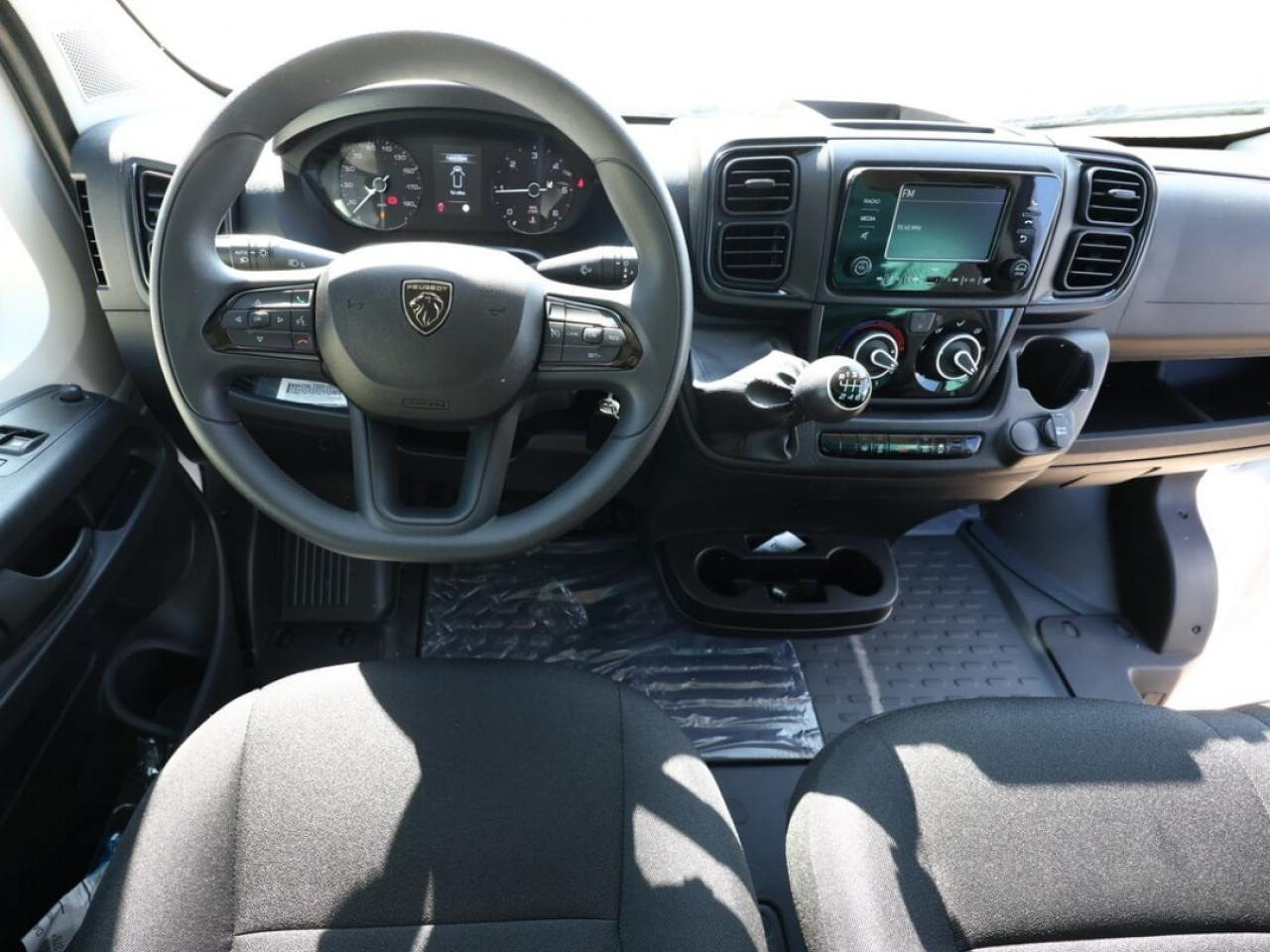 PEUGEOT Boxer 3.5t L4H2 2.2 HDi S&S Maxi - 180 III FOURGON TOLE Fourgon Tolé 435 L4H2 PHASE 3 - Fourgon utilitaire: photos 3 PEUGEOT Boxer 3.5t L4H2 2.2 HDi S&S Maxi - 180 III FOURGON TOLE Fourgon Tolé 435 L4H2 PHASE 3 - Fourgon utilitaire: photos 3