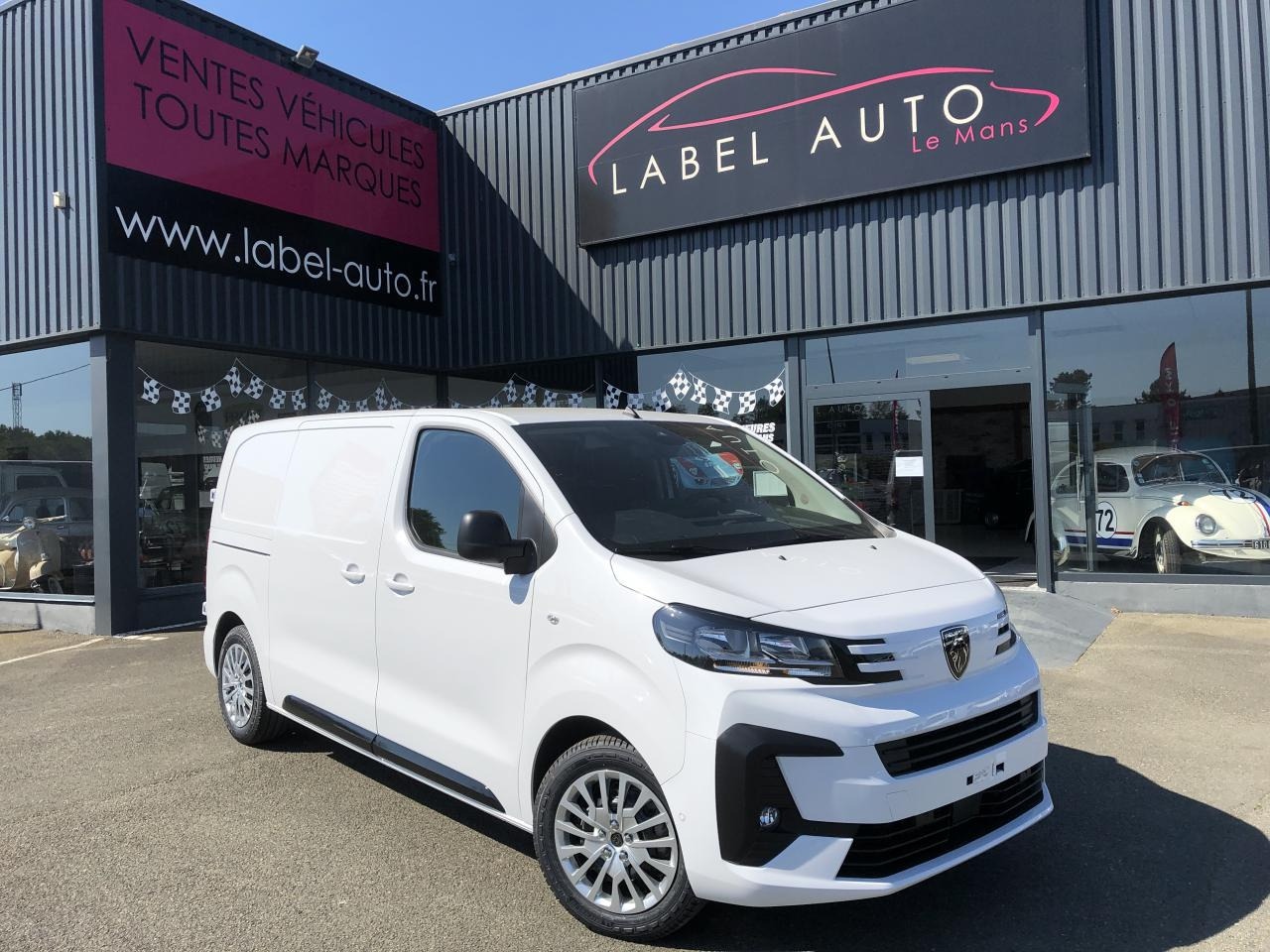 PEUGEOT Expert M 2.0 BlueHDi - 180 S&S - BV EAT8 III FOURGON Fourgon PHASE 2 - Fourgon utilitaire: photos 1 PEUGEOT Expert M 2.0 BlueHDi - 180 S&S - BV EAT8 III FOURGON Fourgon PHASE 2 - Fourgon utilitaire: photos 1