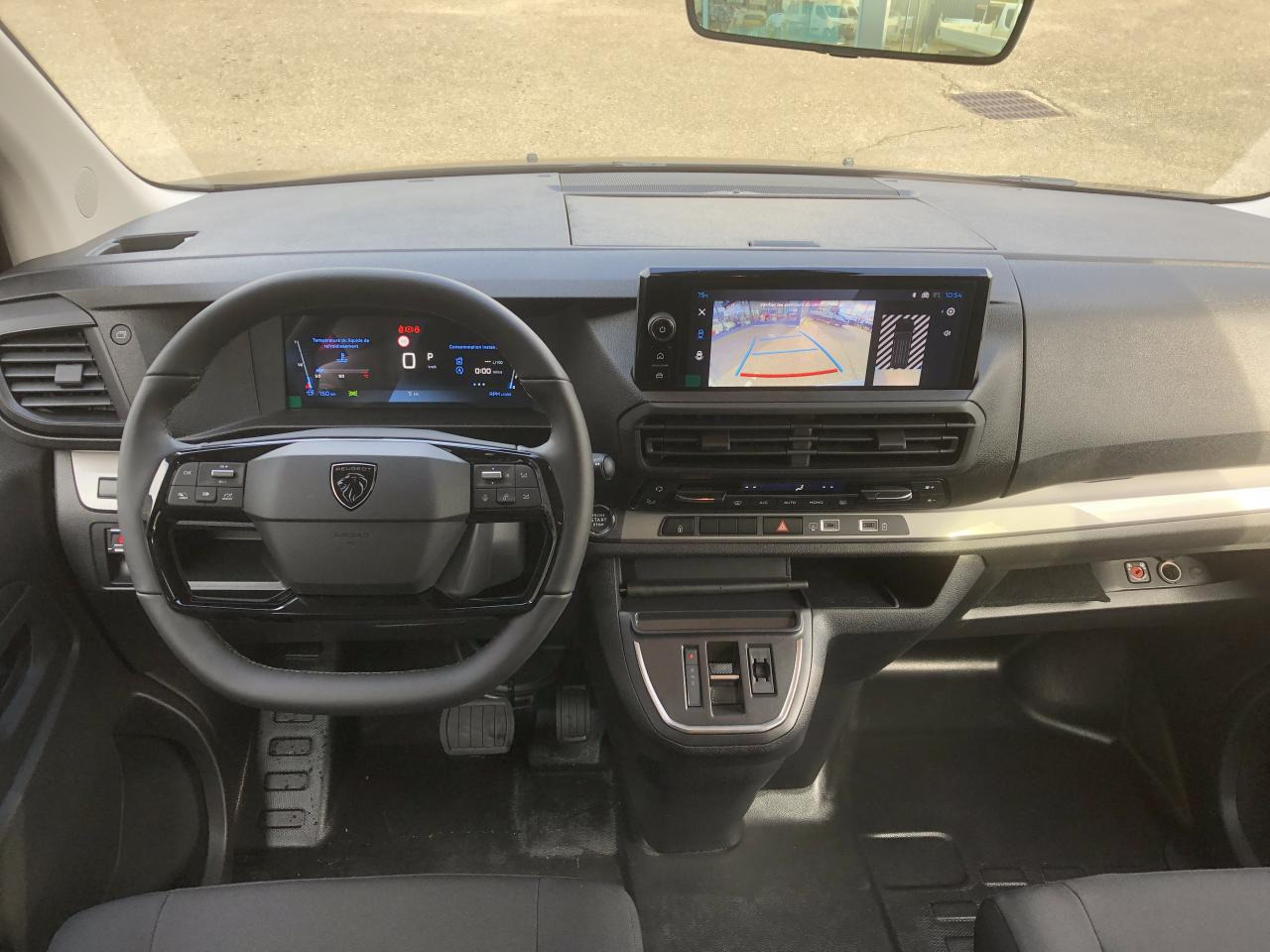 PEUGEOT Expert XL 2.0 BlueHDi - 180 S&S - BV EAT8 III CABINE APPROFONDIE Fourgon Cabine approfondie Fix - Fourgon utilitaire: photos 4 PEUGEOT Expert XL 2.0 BlueHDi - 180 S&S - BV EAT8 III CABINE APPROFONDIE Fourgon Cabine approfondie Fix - Fourgon utilitaire: photos 4