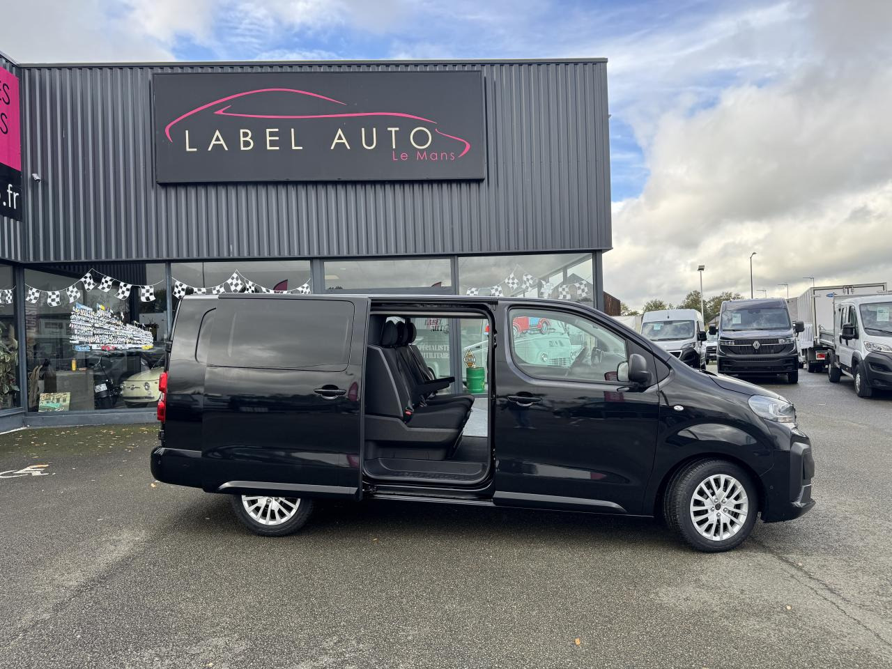 PEUGEOT Expert XL 2.0 BlueHDi - 180 S&S - BV EAT8 III CABINE APPROFONDIE Fourgon Cabine approfondie Fix - Fourgon utilitaire: photos 4 PEUGEOT Expert XL 2.0 BlueHDi - 180 S&S - BV EAT8 III CABINE APPROFONDIE Fourgon Cabine approfondie Fix - Fourgon utilitaire: photos 4