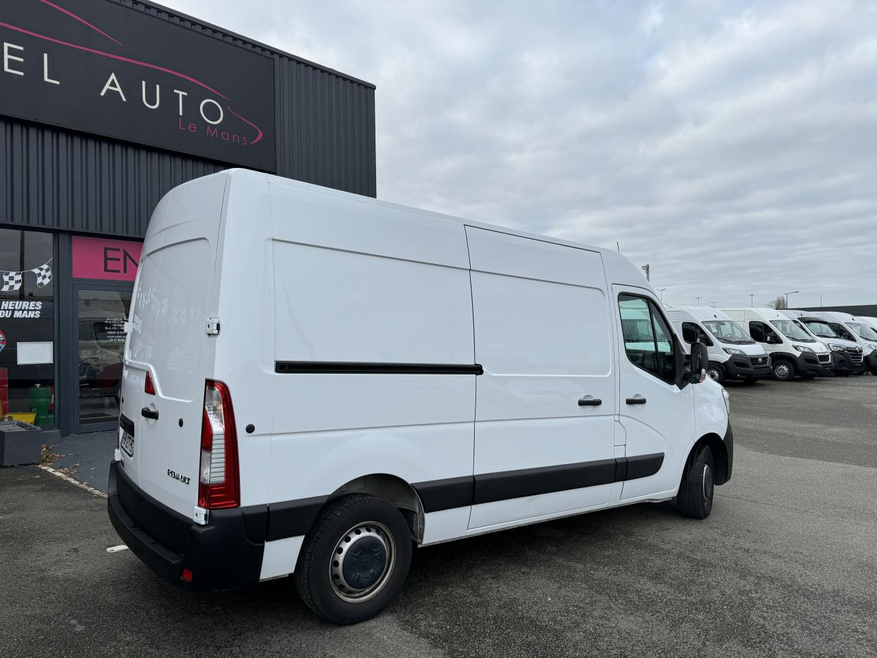 RENAULT MASTER 3T3 L2H2 2.3 DCI 135CH CONFORT - Fourgon utilitaire: photos 5 RENAULT MASTER 3T3 L2H2 2.3 DCI 135CH CONFORT - Fourgon utilitaire: photos 5