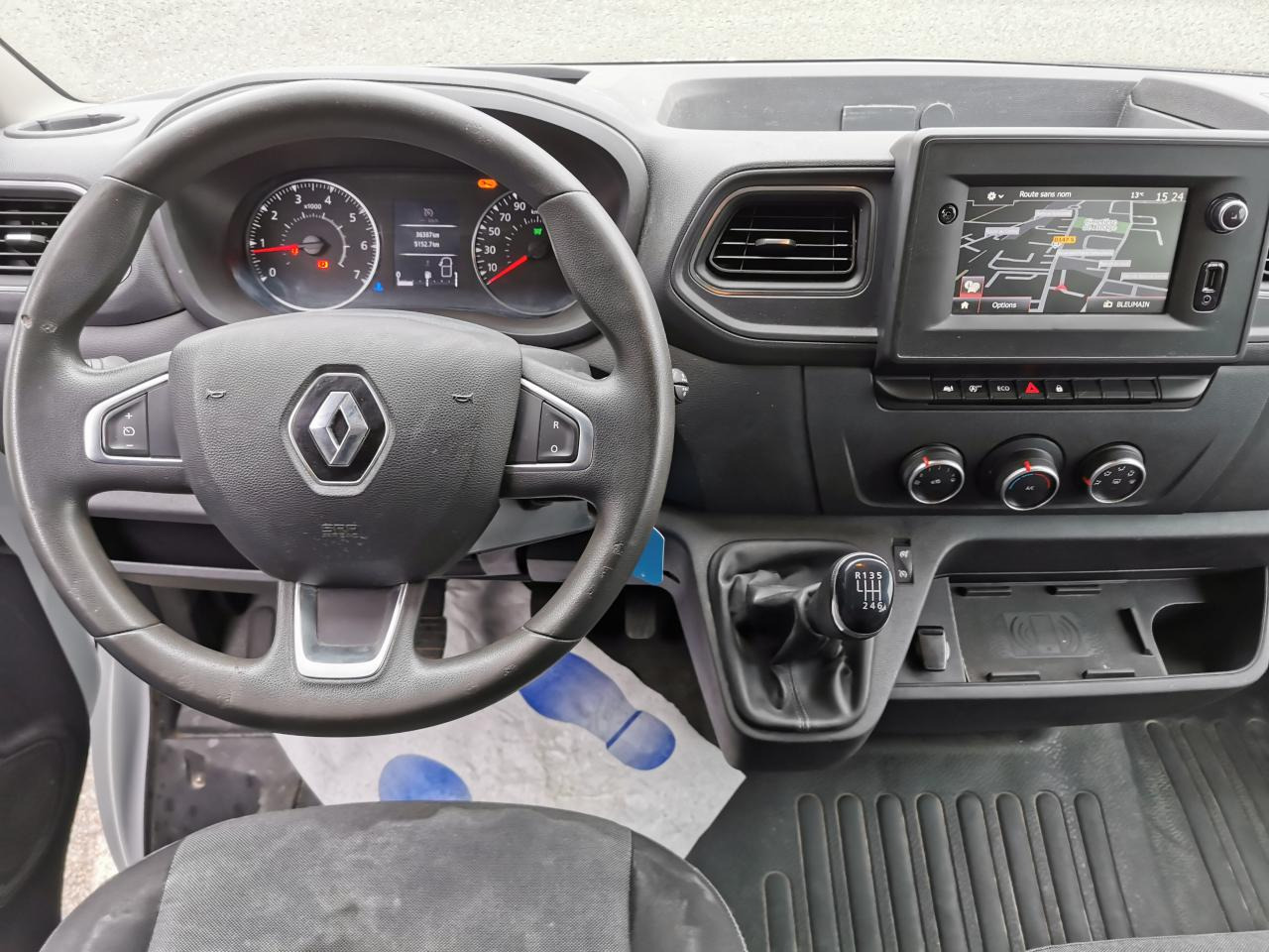 RENAULT Master Confort F3300 L2H2 2.3 dCi - 135 III CABINE APPROFONDIE Cabine approfondie L2H2 Traction PHA - Fourgon utilitaire: photos 4 RENAULT Master Confort F3300 L2H2 2.3 dCi - 135 III CABINE APPROFONDIE Cabine approfondie L2H2 Traction PHA - Fourgon utilitaire: photos 4
