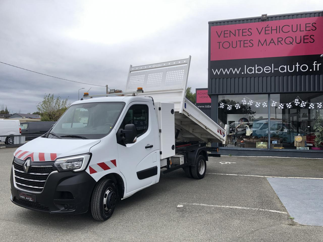 RENAULT Master Confort R3500RJ L3 2.3 dCi - 145 Petite Série III TRANSPORTS SPECIFIQUES BENNE Benne - Utilitaire benne: photos 1 RENAULT Master Confort R3500RJ L3 2.3 dCi - 145 Petite Série III TRANSPORTS SPECIFIQUES BENNE Benne - Utilitaire benne: photos 1