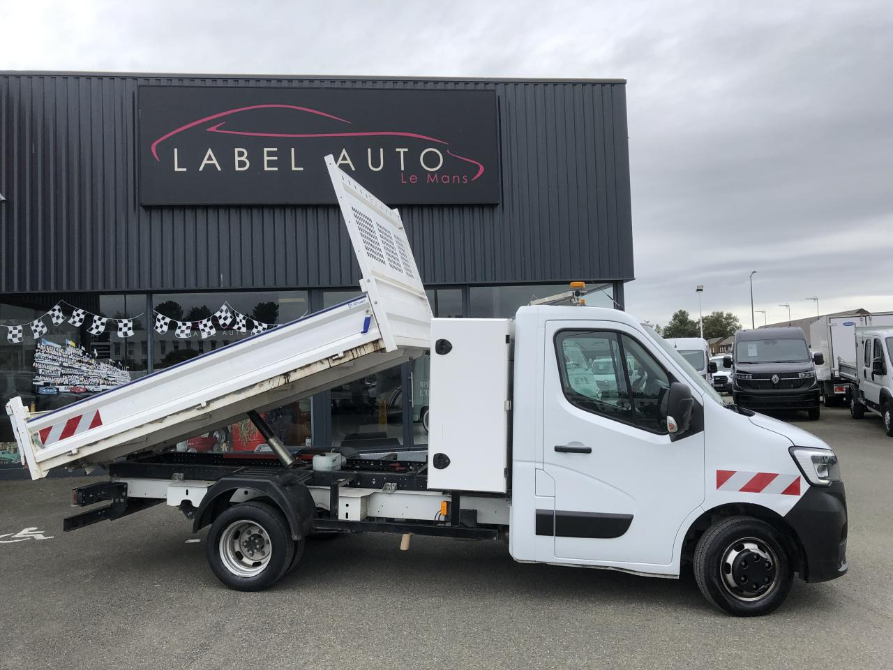 RENAULT Master Confort R3500RJ L3 2.3 dCi - 145 Petite Série III TRANSPORTS SPECIFIQUES BENNE Benne - Utilitaire benne: photos 1 RENAULT Master Confort R3500RJ L3 2.3 dCi - 145 Petite Série III TRANSPORTS SPECIFIQUES BENNE Benne - Utilitaire benne: photos 1