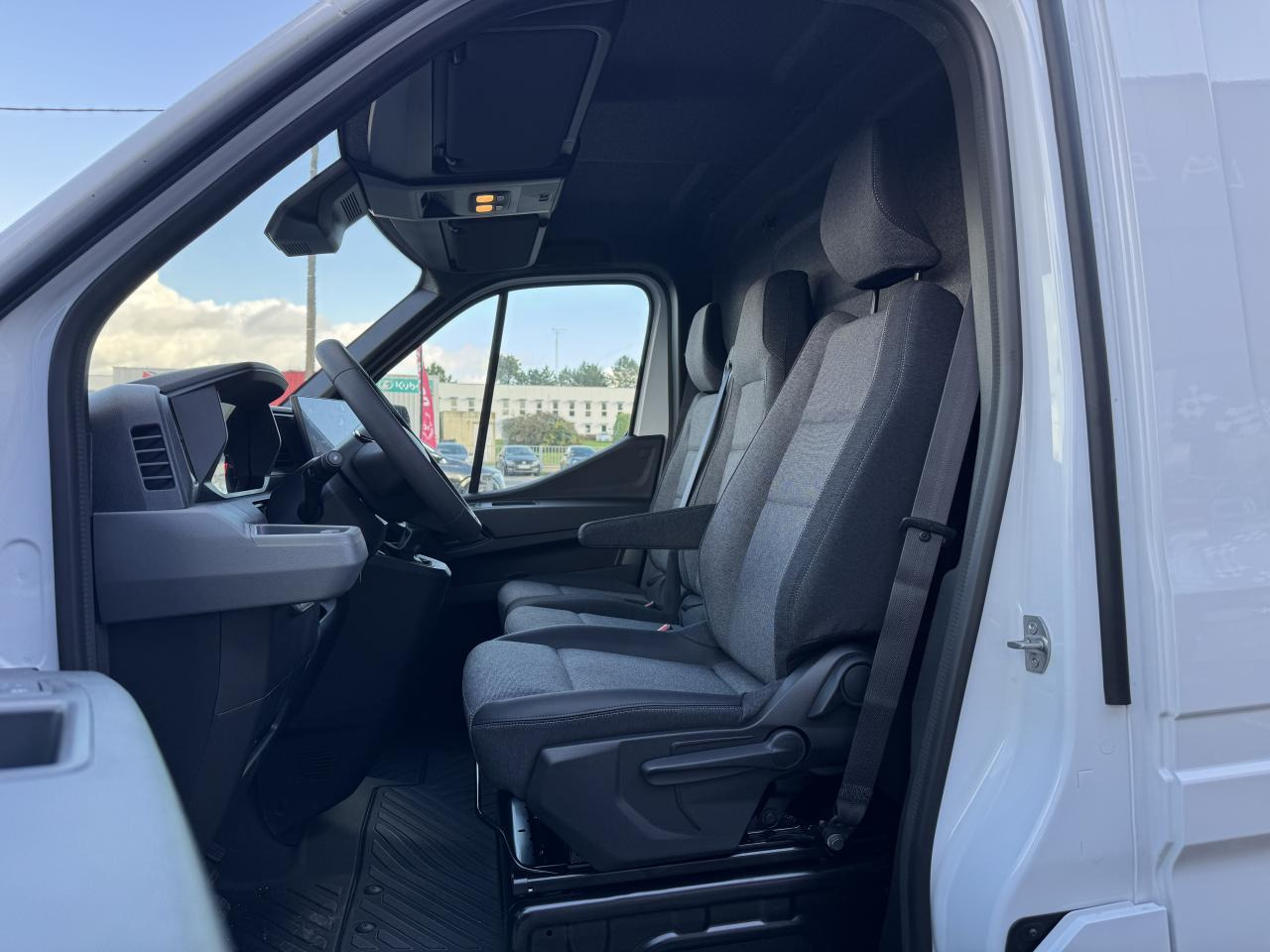 RENAULT Master Extra 3t5 L3H2 2.0 Blue dCi - 150 IV FOURGON Fourgon L3H2 Traction - Fourgon utilitaire: photos 5 RENAULT Master Extra 3t5 L3H2 2.0 Blue dCi - 150 IV FOURGON Fourgon L3H2 Traction - Fourgon utilitaire: photos 5