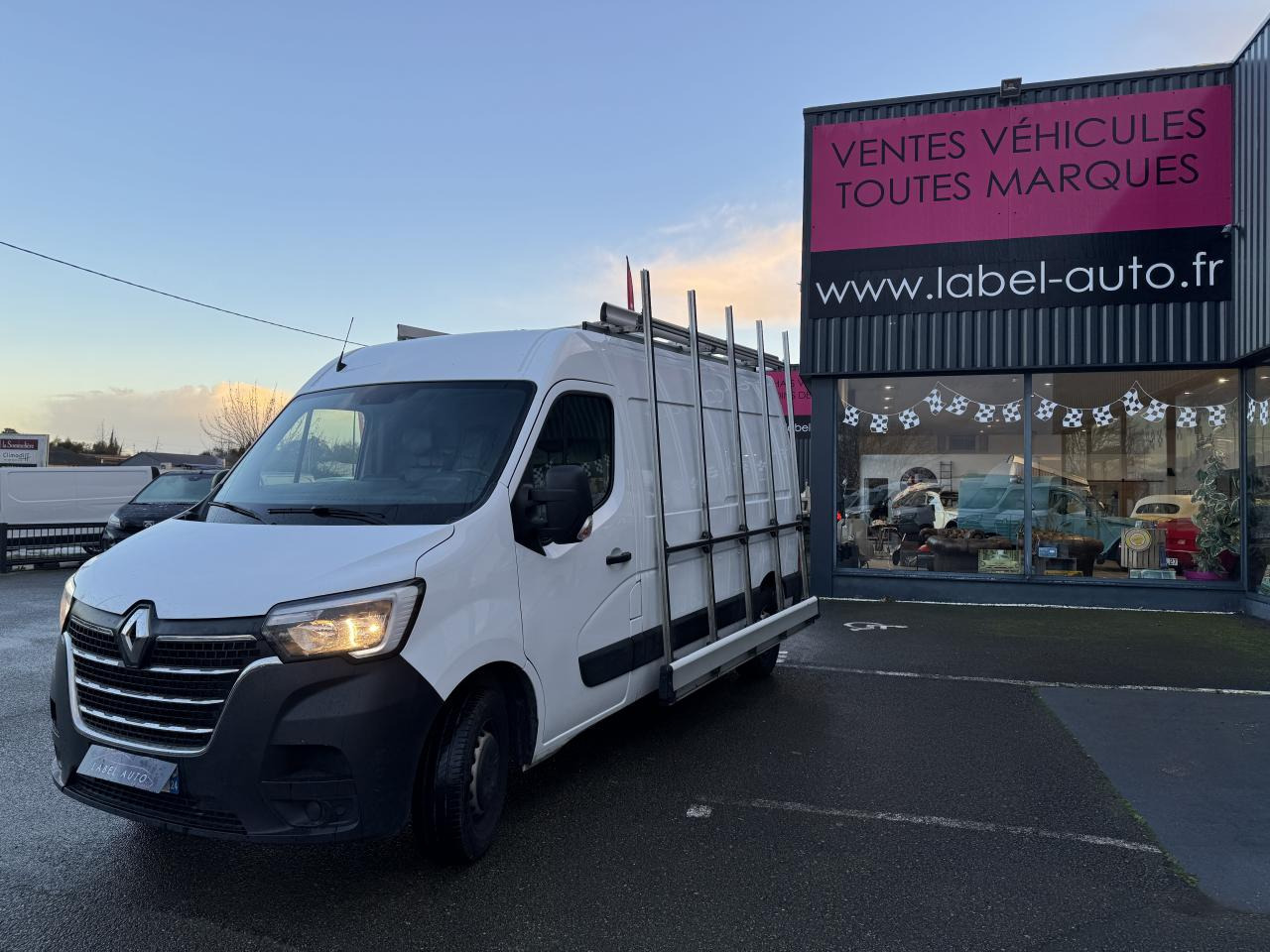 Fourgon utilitaire RENAULT Master Grand Confort F3300 L2H2 2.3 Blue dCi - 150 CH PORTE VERRE: photos 6 Fourgon utilitaire RENAULT Master Grand Confort F3300 L2H2 2.3 Blue dCi - 150 CH PORTE VERRE: photos 6