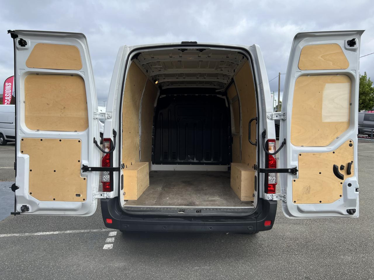 RENAULT Master Grand Confort F3300 L2H2 2.3 dCi - 135 III FOURGON Fourgon L2H2 Traction PHASE 3 - Fourgon utilitaire: photos 3 RENAULT Master Grand Confort F3300 L2H2 2.3 dCi - 135 III FOURGON Fourgon L2H2 Traction PHASE 3 - Fourgon utilitaire: photos 3