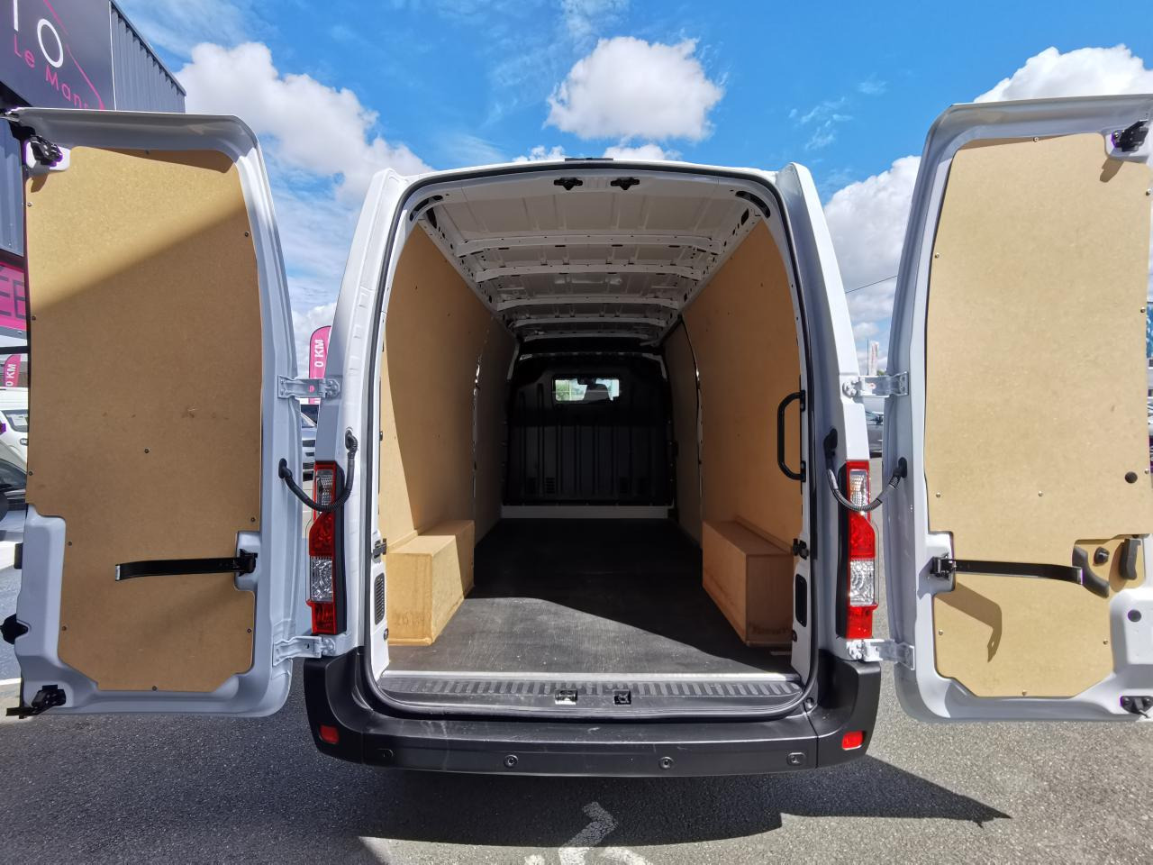 RENAULT Master Grand Confort F3500 L3H2 2.3 dCi - 135 III FOURGON Fourgon L3H2 Traction PHASE 3 - Fourgon utilitaire: photos 3 RENAULT Master Grand Confort F3500 L3H2 2.3 dCi - 135 III FOURGON Fourgon L3H2 Traction PHASE 3 - Fourgon utilitaire: photos 3