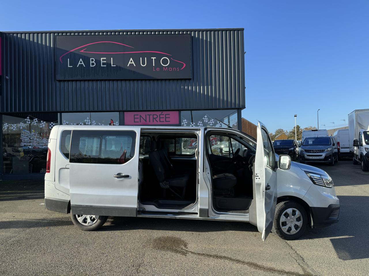 RENAULT Trafic L2 2.0 Energy dCi - 150 - S&S III COMBI Combi Zen L2H1 PHASE 3 - Utilitaire double cabine: photos 3 RENAULT Trafic L2 2.0 Energy dCi - 150 - S&S III COMBI Combi Zen L2H1 PHASE 3 - Utilitaire double cabine: photos 3