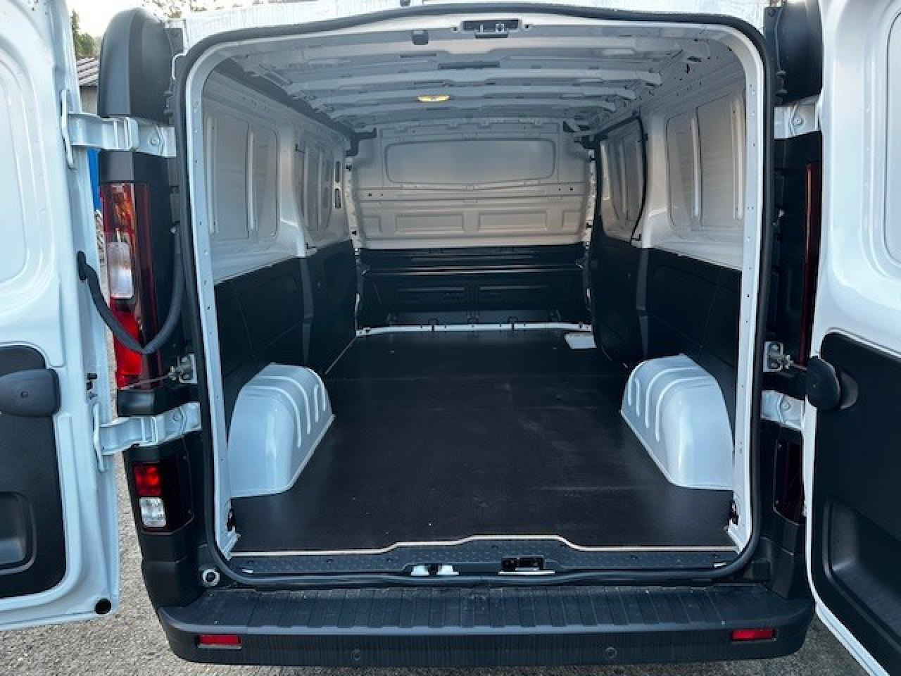 RENAULT Trafic L2H1 3000 Kg 2.0 Blue dCi - 130 2024 III FOURGON Fourgon Advance L2H1 PHASE 3 - Fourgon utilitaire: photos 3 RENAULT Trafic L2H1 3000 Kg 2.0 Blue dCi - 130 2024 III FOURGON Fourgon Advance L2H1 PHASE 3 - Fourgon utilitaire: photos 3