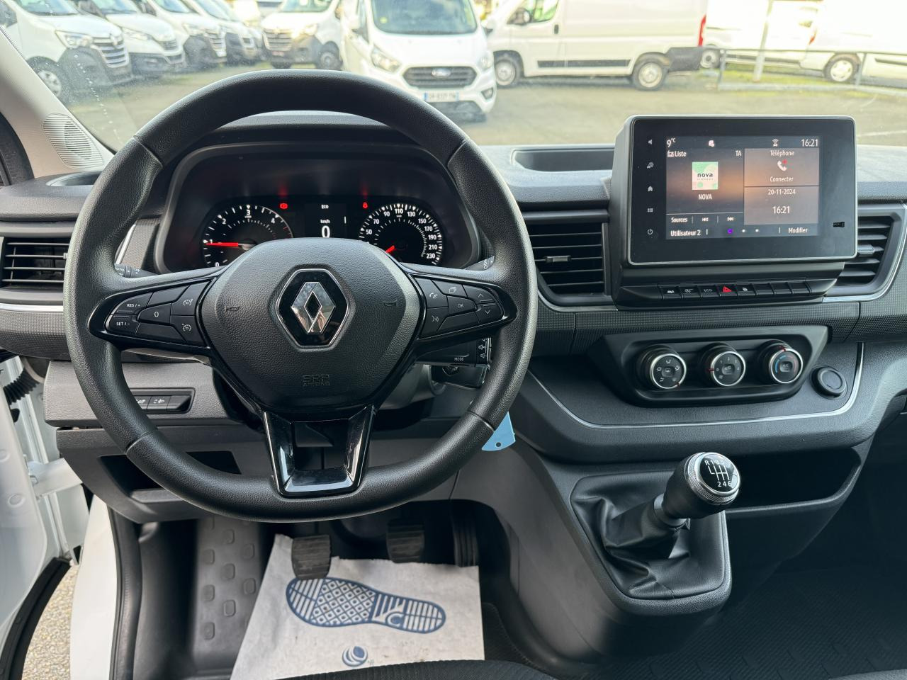 RENAULT Trafic L2H1 3000 Kg 2.0 Blue dCi - 130 III FOURGON Fourgon Grand Confort L2H1 PHASE 3 - Fourgon utilitaire: photos 4 RENAULT Trafic L2H1 3000 Kg 2.0 Blue dCi - 130 III FOURGON Fourgon Grand Confort L2H1 PHASE 3 - Fourgon utilitaire: photos 4