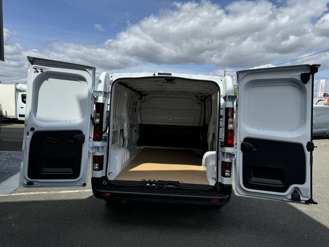 RENAULT Trafic L2H1 3000 Kg 2.0 Blue dCi - 150 2024 III FOURGON Fourgon Advance L2H1 PHASE 3 - Fourgon utilitaire: photos 3 RENAULT Trafic L2H1 3000 Kg 2.0 Blue dCi - 150 2024 III FOURGON Fourgon Advance L2H1 PHASE 3 - Fourgon utilitaire: photos 3