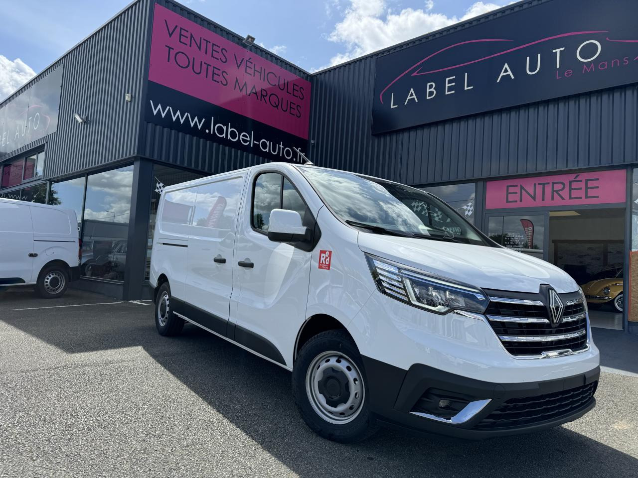 RENAULT Trafic L2H1 3000 Kg 2.0 Blue dCi - 170 2024 III FOURGON Fourgon Advance L2H1 PHASE 3 - Fourgon utilitaire: photos 1 RENAULT Trafic L2H1 3000 Kg 2.0 Blue dCi - 170 2024 III FOURGON Fourgon Advance L2H1 PHASE 3 - Fourgon utilitaire: photos 1