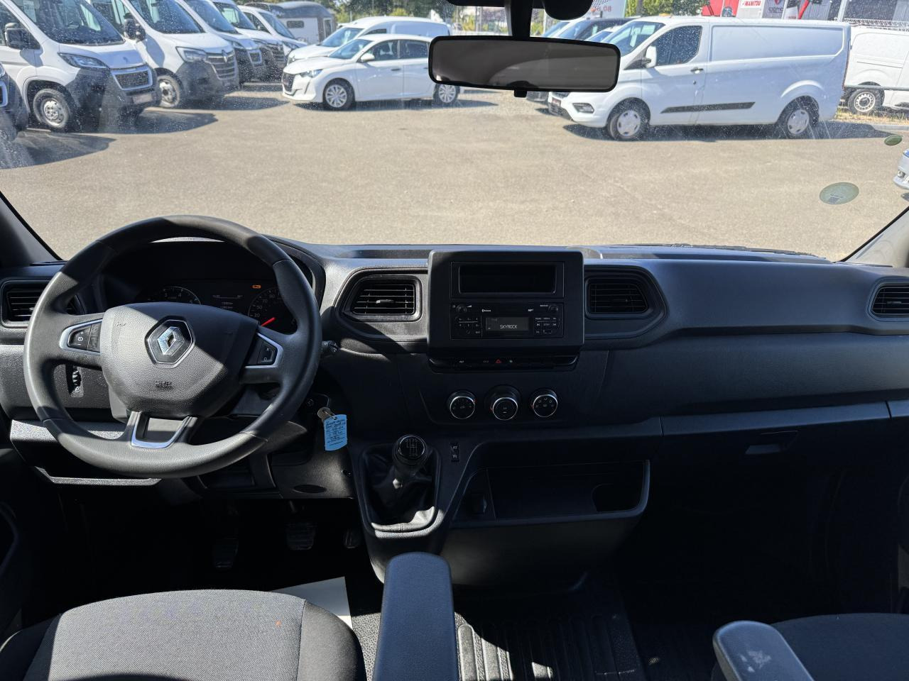 Renault Master RENAULT 3T5 BENNE + COFFRE RJ DOUBLE CABINE 6 PL 2.3 DCI 130 CH CONFORT + GPS + REGUL + CLIM - Utilitaire benne: photos 3 Renault Master RENAULT 3T5 BENNE + COFFRE RJ DOUBLE CABINE 6 PL 2.3 DCI 130 CH CONFORT + GPS + REGUL + CLIM - Utilitaire benne: photos 3