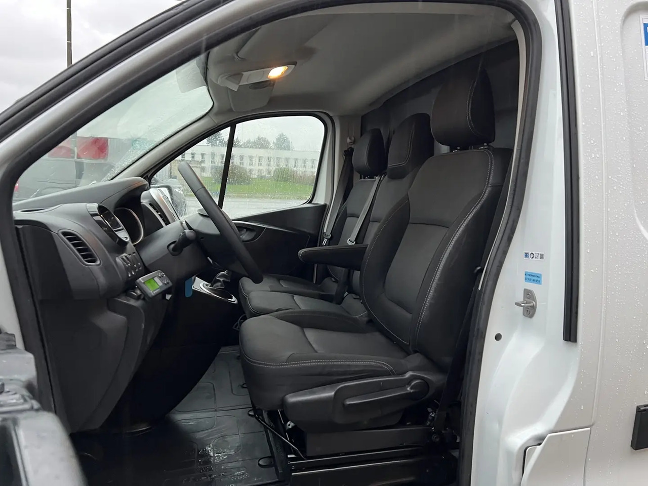Renault Trafic L1H1 1200 2.0 DCI 120CH CONFORT FRIGORIFIQUE - Utilitaire frigorifique: photos 4 Renault Trafic L1H1 1200 2.0 DCI 120CH CONFORT FRIGORIFIQUE - Utilitaire frigorifique: photos 4