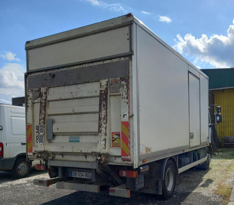 Renault D 4X2 180cv - Camion fourgon: photos 3 Renault D 4X2 180cv - Camion fourgon: photos 3