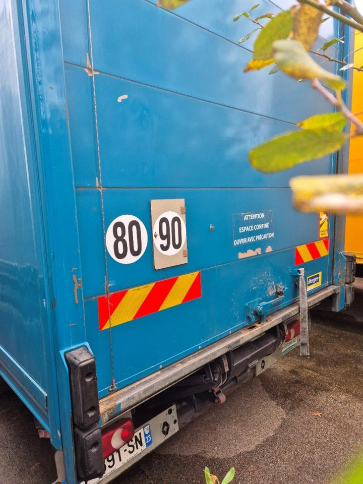 Renault D 7.5 LOW P4X2 210E6 Fourgon Polyfond avec hayon rabattable - Camion fourgon: photos 3 Renault D 7.5 LOW P4X2 210E6 Fourgon Polyfond avec hayon rabattable - Camion fourgon: photos 3