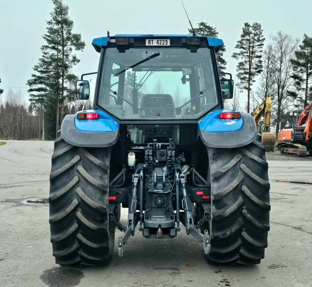 New Holland 8360 DT - Tracteur agricole: photos 5 New Holland 8360 DT - Tracteur agricole: photos 5