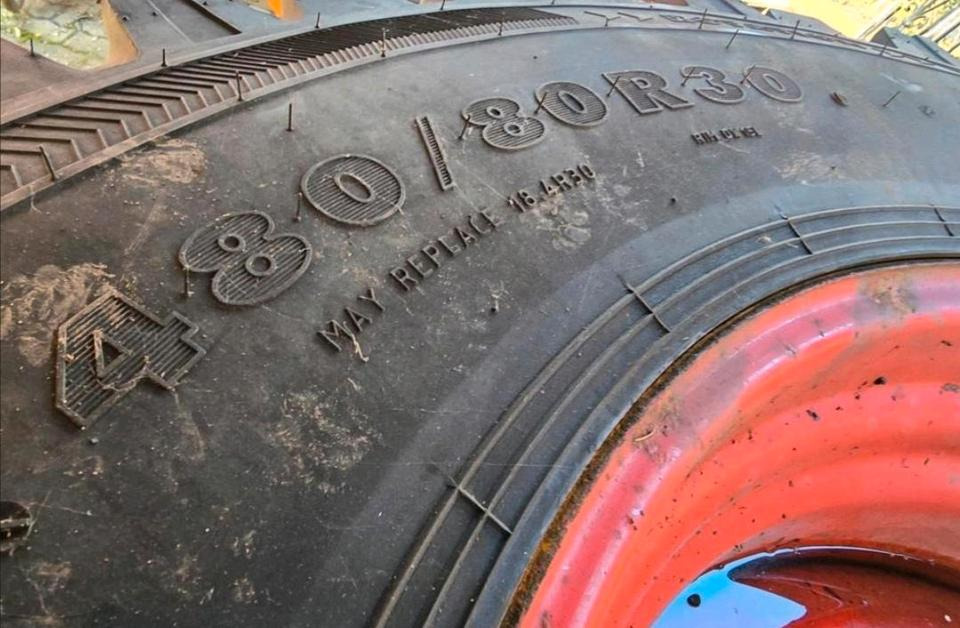 4x Nokian TRI 2 2x 440/80R28 2x 480/80R30 Fendt Xylon GT Vario - Roue complète: photos 3 4x Nokian TRI 2 2x 440/80R28 2x 480/80R30 Fendt Xylon GT Vario - Roue complète: photos 3