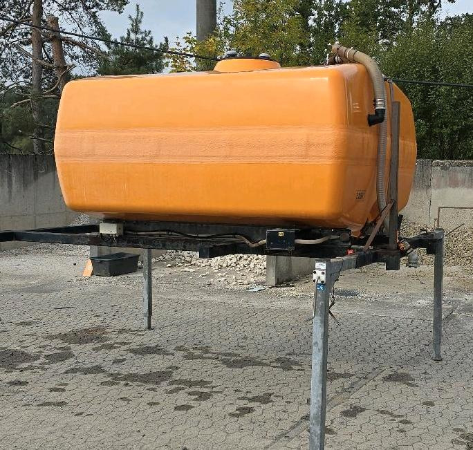 Dücker 5m3 Wassertank Wasserfass für Unimog UGE UGN 405 U300 400 500 427 430 LKW Boschung wassertank Laugentank Bewässerung 5000liter - Conteneur citerne: photos 4 Dücker 5m3 Wassertank Wasserfass für Unimog UGE UGN 405 U300 400 500 427 430 LKW Boschung wassertank Laugentank Bewässerung 5000liter - Conteneur citerne: photos 4