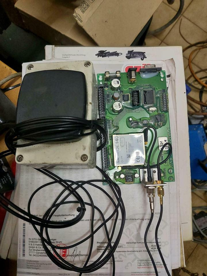 GPS Baustellenintigrationssystem Dora Nissen Absperrtafel Horizon - Système de navigation pour Véhicule de voirie/ Spécial: photos 1 GPS Baustellenintigrationssystem Dora Nissen Absperrtafel Horizon - Système de navigation pour Véhicule de voirie/ Spécial: photos 1