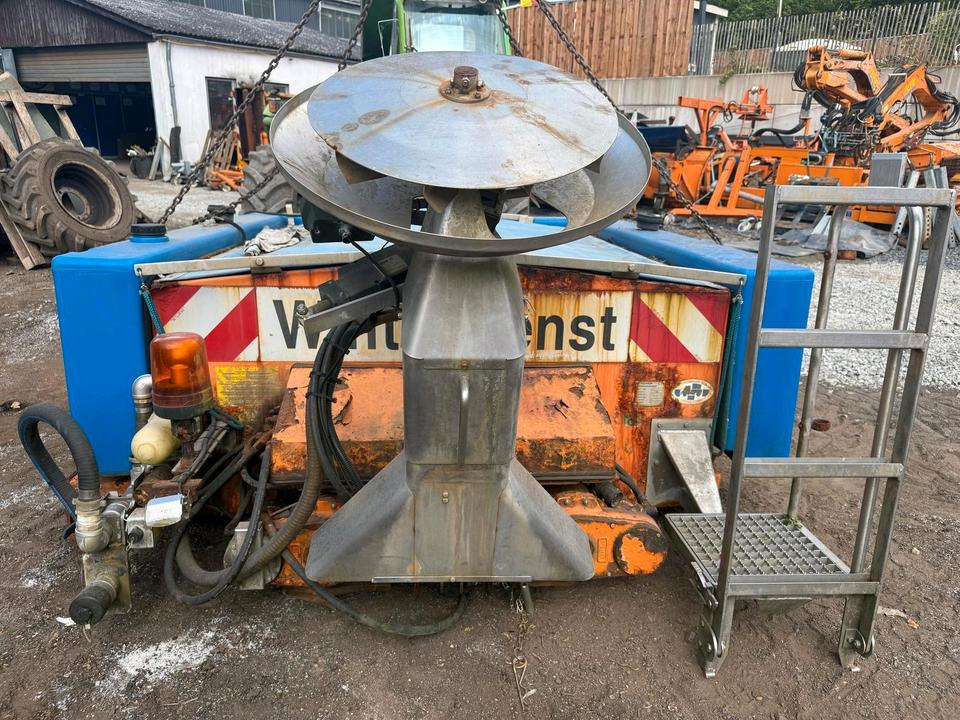 Gmeiner STA 2500 C Salzstreuer für Unimog UGN UGE 424 427 405 U300 U 300 400 500 MERCEDES-BENZ 218 219 318 323 423 427 327 430 429 430 435 Salzsilo Streuautomat Winterdienst - Epandeur de sable: photos 2 Gmeiner STA 2500 C Salzstreuer für Unimog UGN UGE 424 427 405 U300 U 300 400 500 MERCEDES-BENZ 218 219 318 323 423 427 327 430 429 430 435 Salzsilo Streuautomat Winterdienst - Epandeur de sable: photos 2