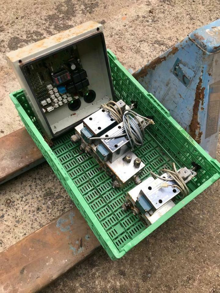 Hydraulik Steuerblock Küpper Weisser Salzstreuer Steuerung Platin - Hydraulique pour Véhicule de voirie/ Spécial: photos 1 Hydraulik Steuerblock Küpper Weisser Salzstreuer Steuerung Platin - Hydraulique pour Véhicule de voirie/ Spécial: photos 1