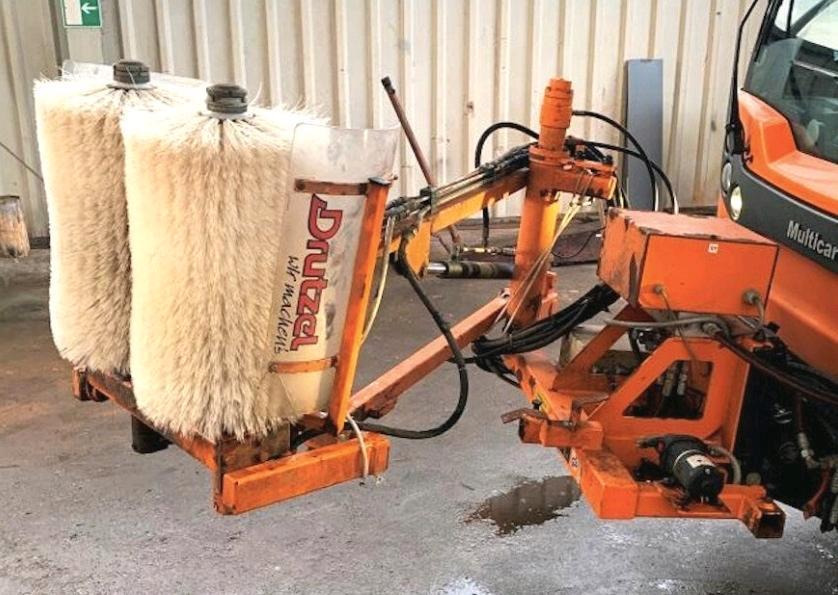 Leitpfostenwaschgerät Drutzel LWG-M-SR Leitpfostenwaschmaschine Schmidt Passend für Multicar Unimog - Brosse: photos 1 Leitpfostenwaschgerät Drutzel LWG-M-SR Leitpfostenwaschmaschine Schmidt Passend für Multicar Unimog - Brosse: photos 1